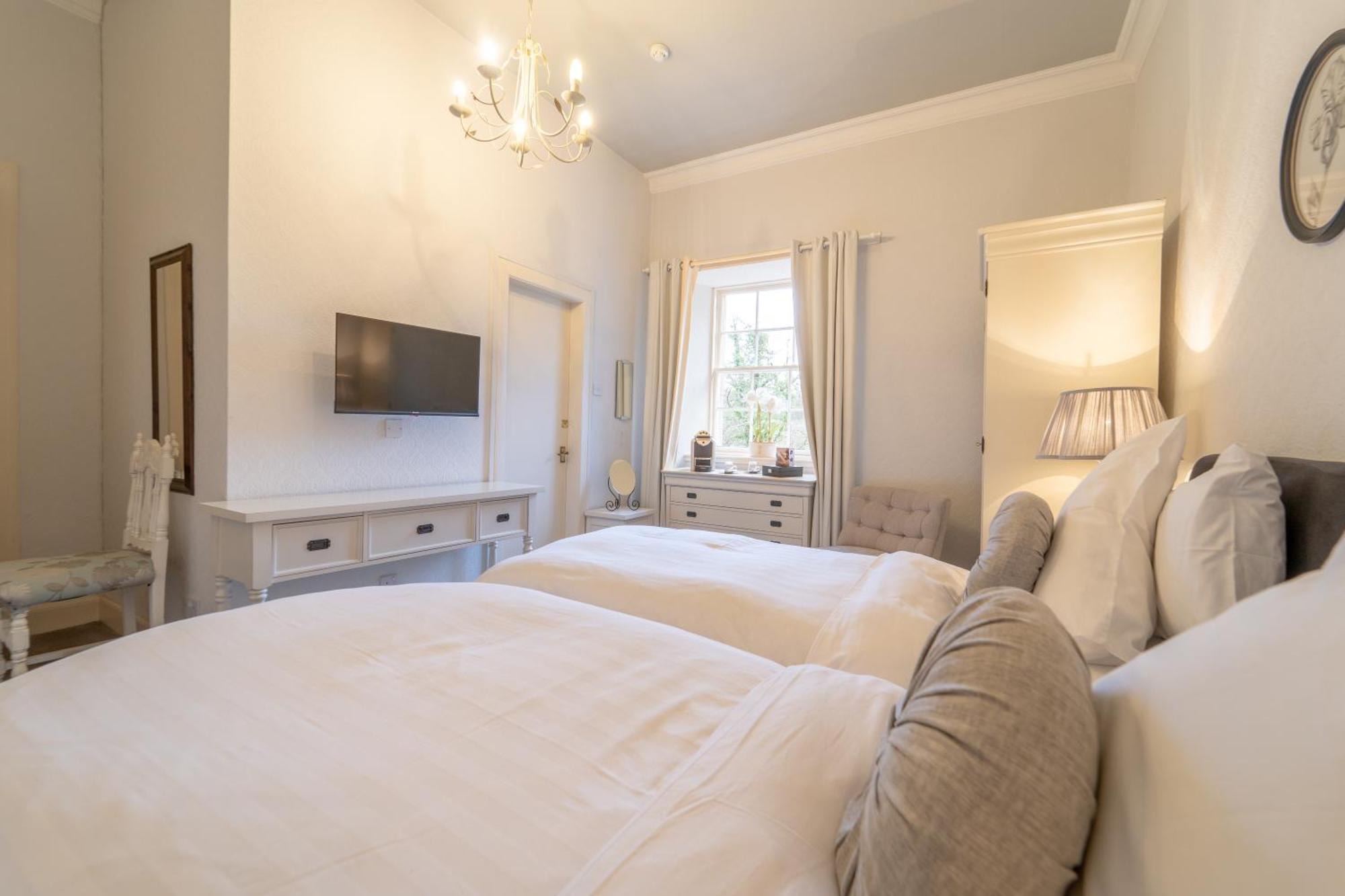 Bankton House Hotel Ливингстън Екстериор снимка